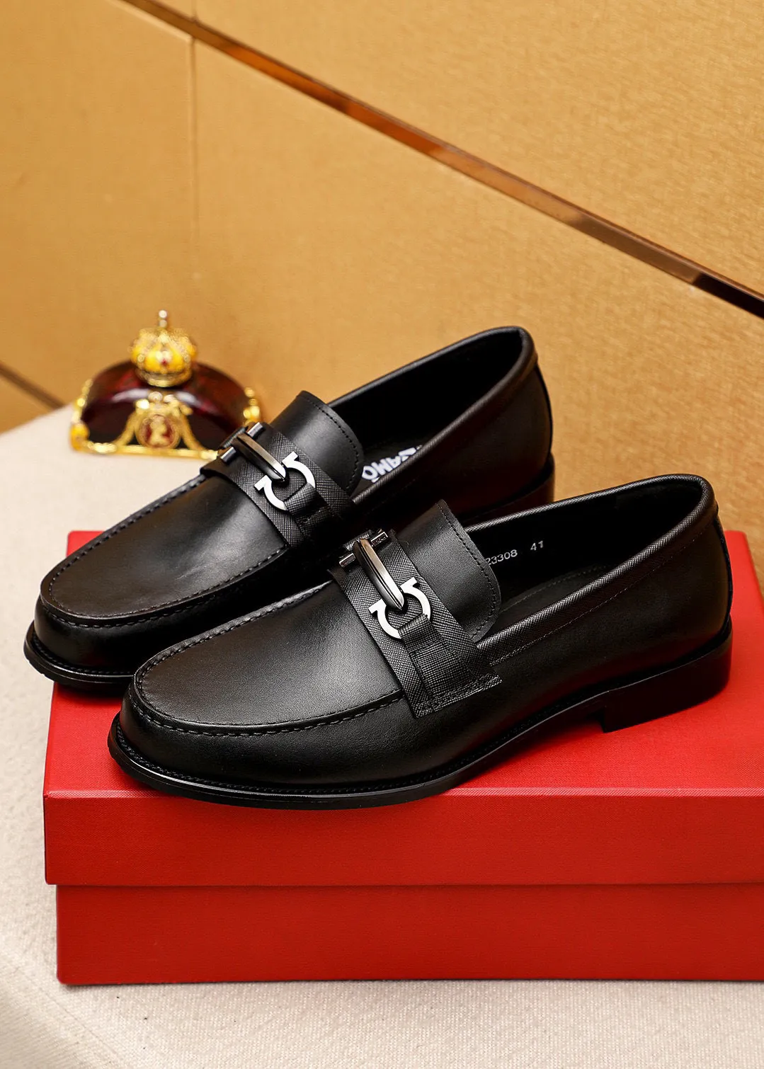 Men's shoes💰460💐 Product trademark: Ferragamo "Ferragamo" casual leather shoes Regular size: 38-44 (45.46🉑️customized) Product materials: Selected imported first-layer calfskin upper + luxury hardware buckle, imported water-dyed cowhide leather lining. Strong three-dimensional visual effect, original outsole color: 1⃣️color optional